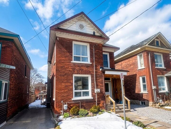 Property Photo:  164 Chambers Street  ON K7A 2Z4 