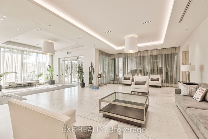 Property Photo:  1926 Lakeshore Boulevard W 2216  ON M6S 1A1 