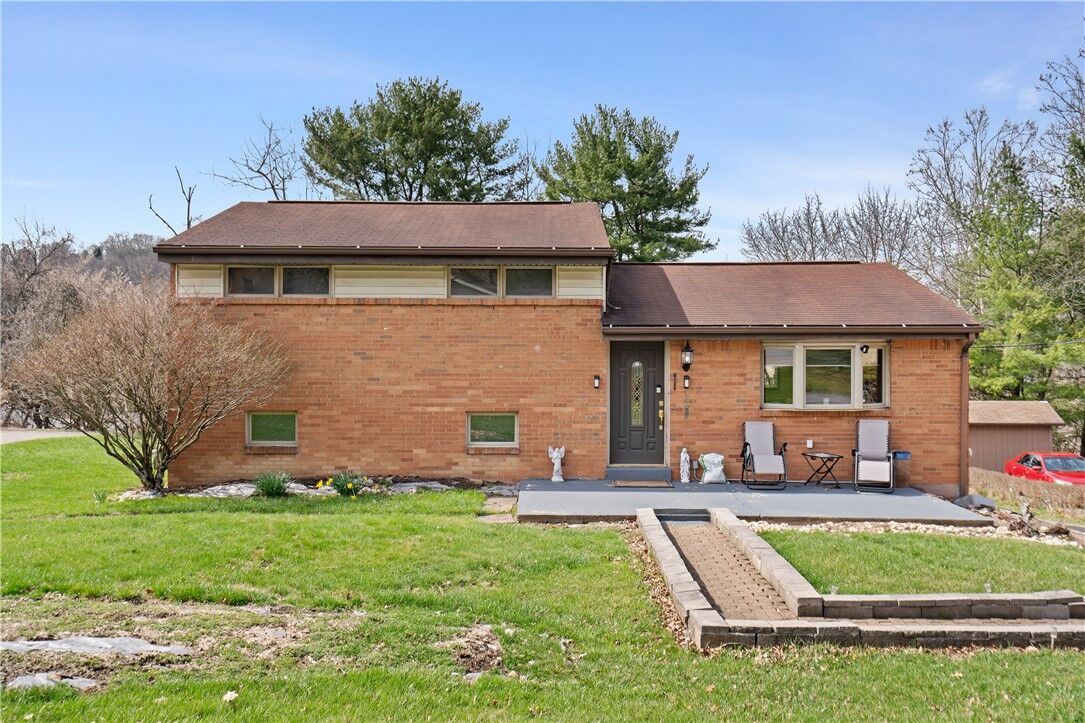 Property Photo: 115 Rene Dr PA 15116