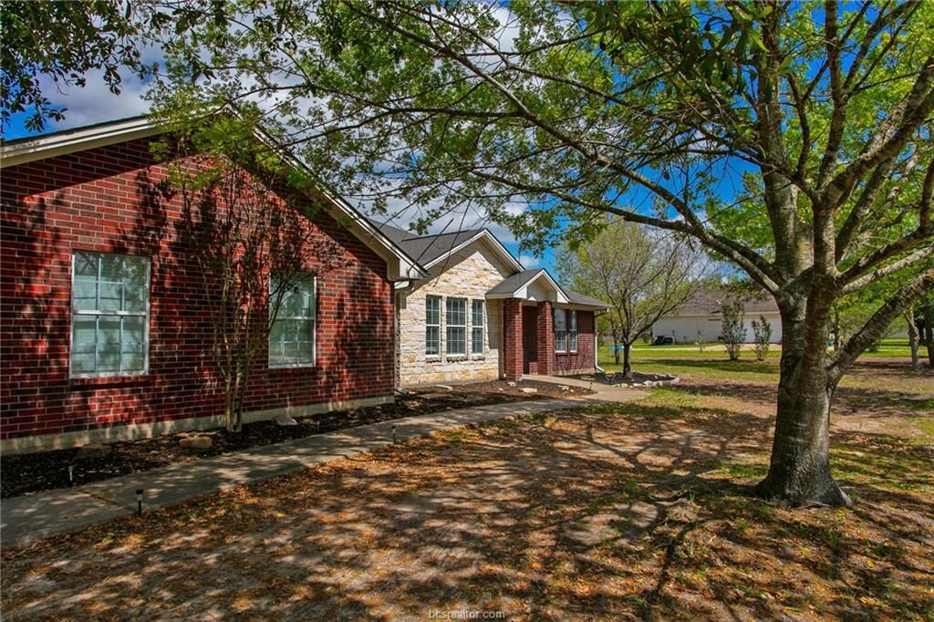 Property Photo:  4203 Golden Eagle Dr Drive  TX 77808 