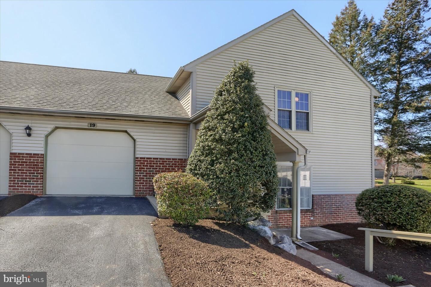 Property Photo:  19 Sterling Court  PA 17033 