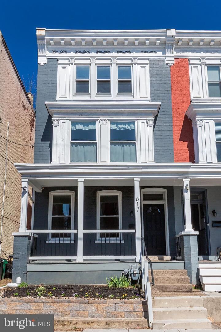Property Photo:  617 E End Avenue  PA 17602 