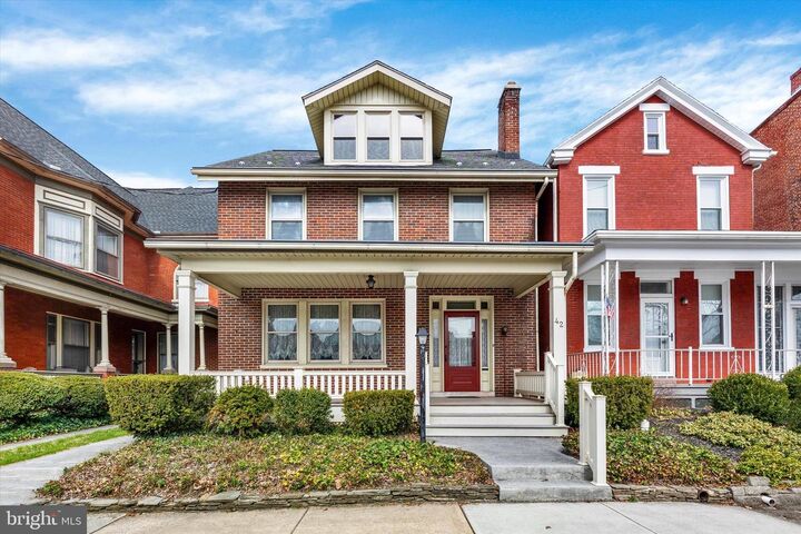 Property Photo:  42 Market Square  PA 17545 