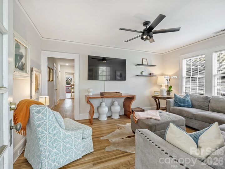 Property Photo: 124 N Laurel Avenue 4 NC 28207