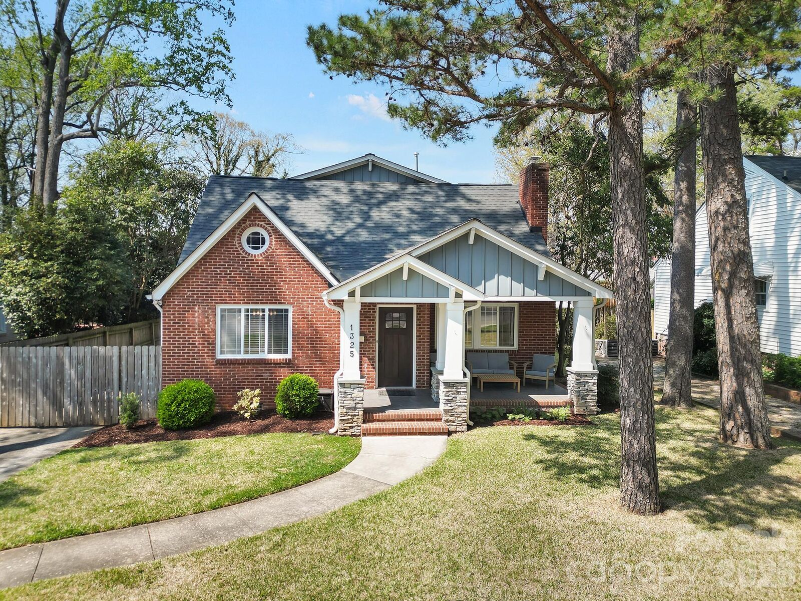 Property Photo:  1325 Morningside Drive  NC 28205 