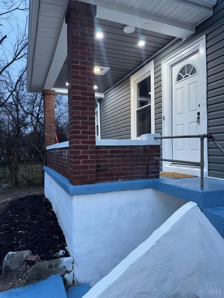 Property Photo:  10152 Chester Road  OH 45215 