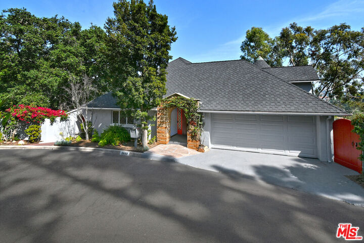 Property Photo:  2882 Belden Dr  CA 90068 