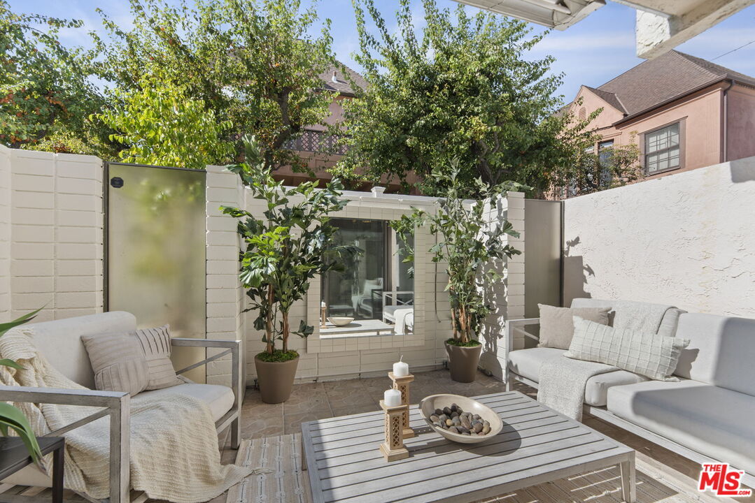 Property Photo:  9501 W Olympic Blvd  CA 90212 