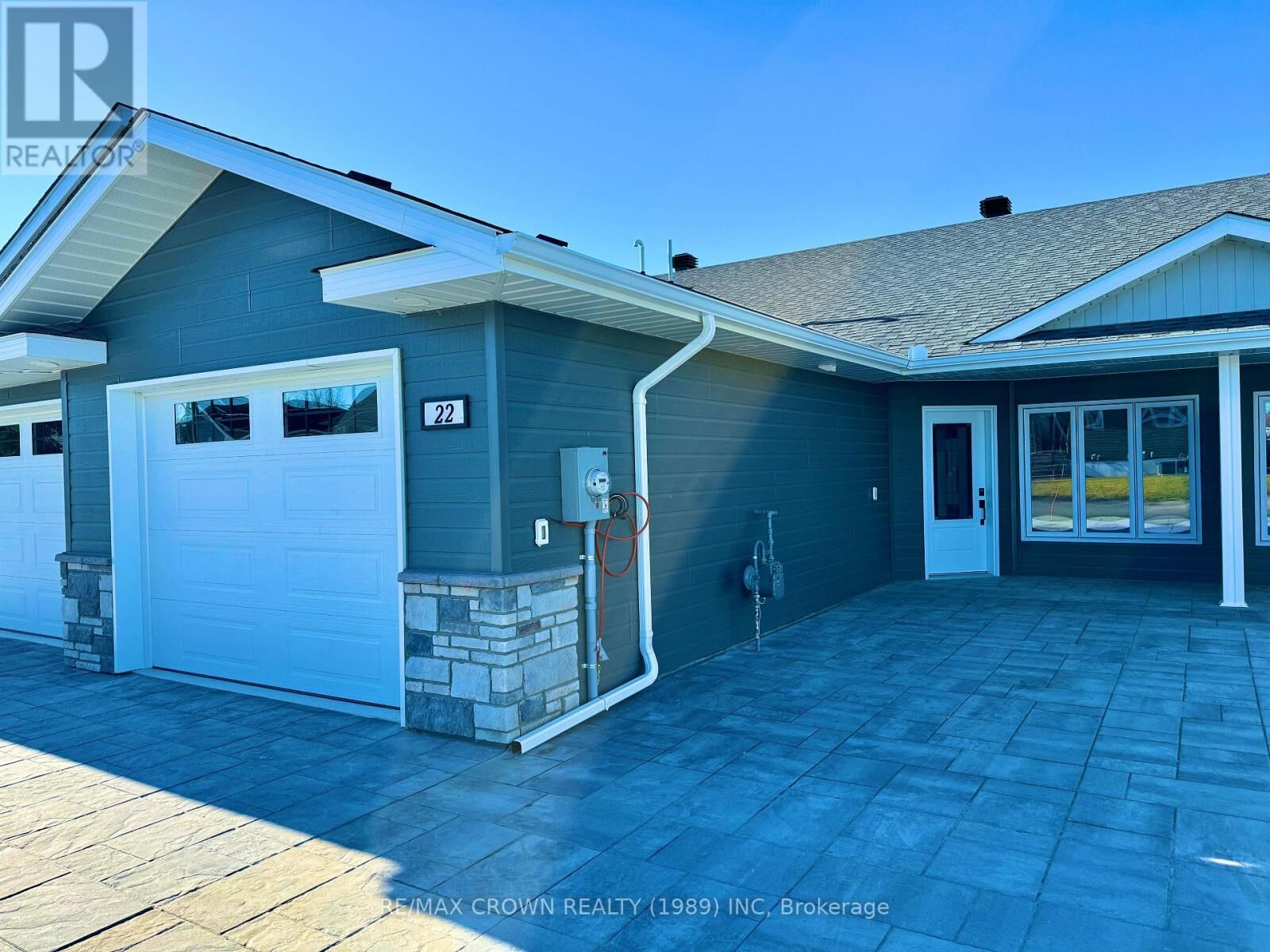 Property Photo: 22 Golf Street ON P5N 3J6