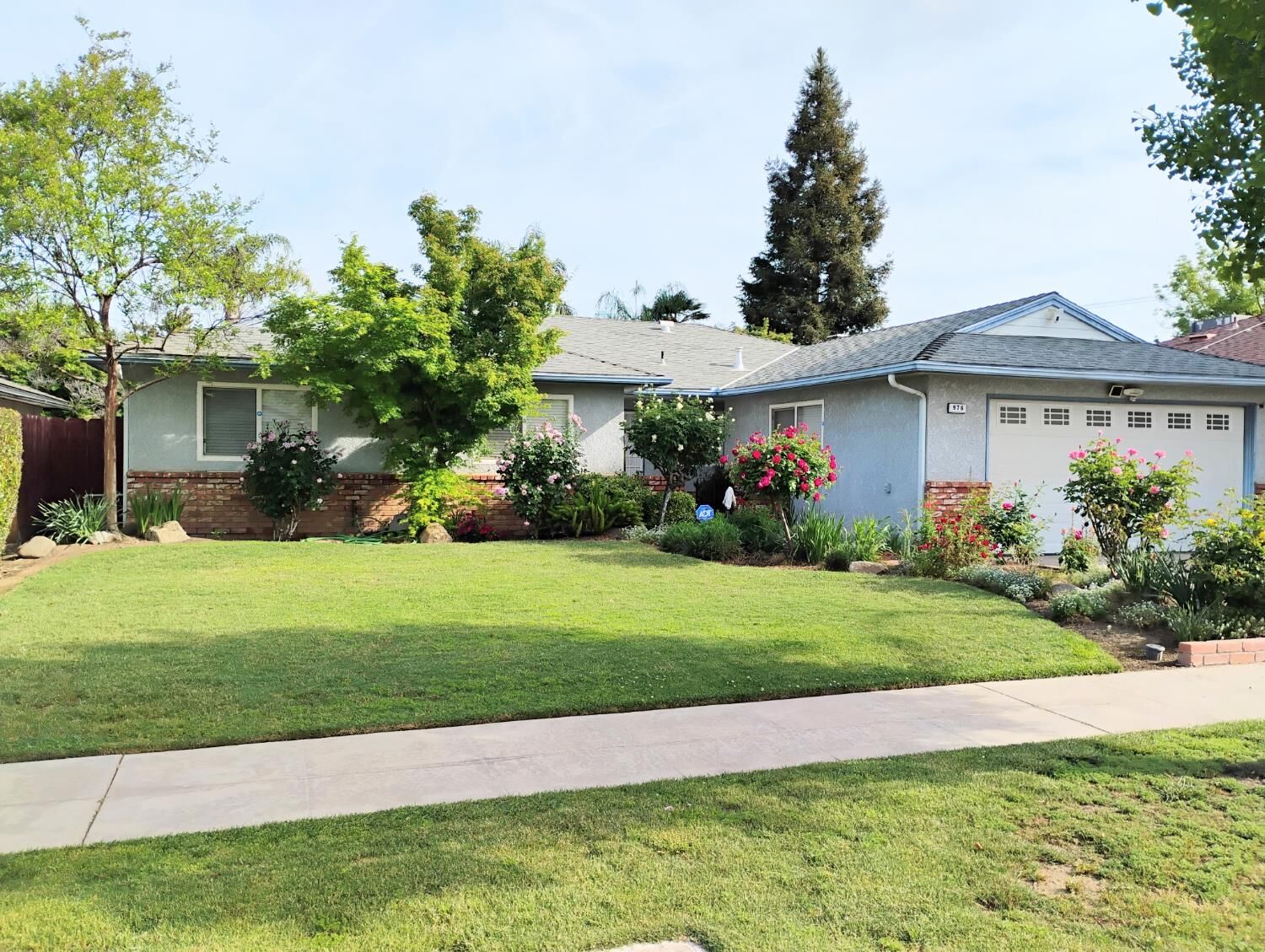 Property Photo:  976 E Minarets Avenue  CA 93720 
