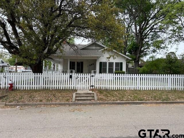 Property Photo:  330 W Kilpatrick  TX 75773 
