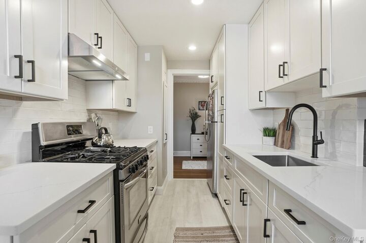 Property Photo:  651 N Terrace Avenue 6J  NY 10552 
