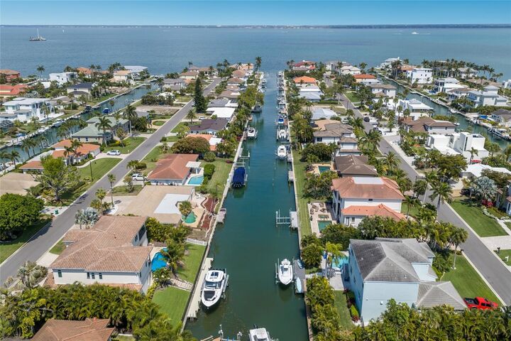 Property Photo:  510 Bowsprit Lane  FL 34228 