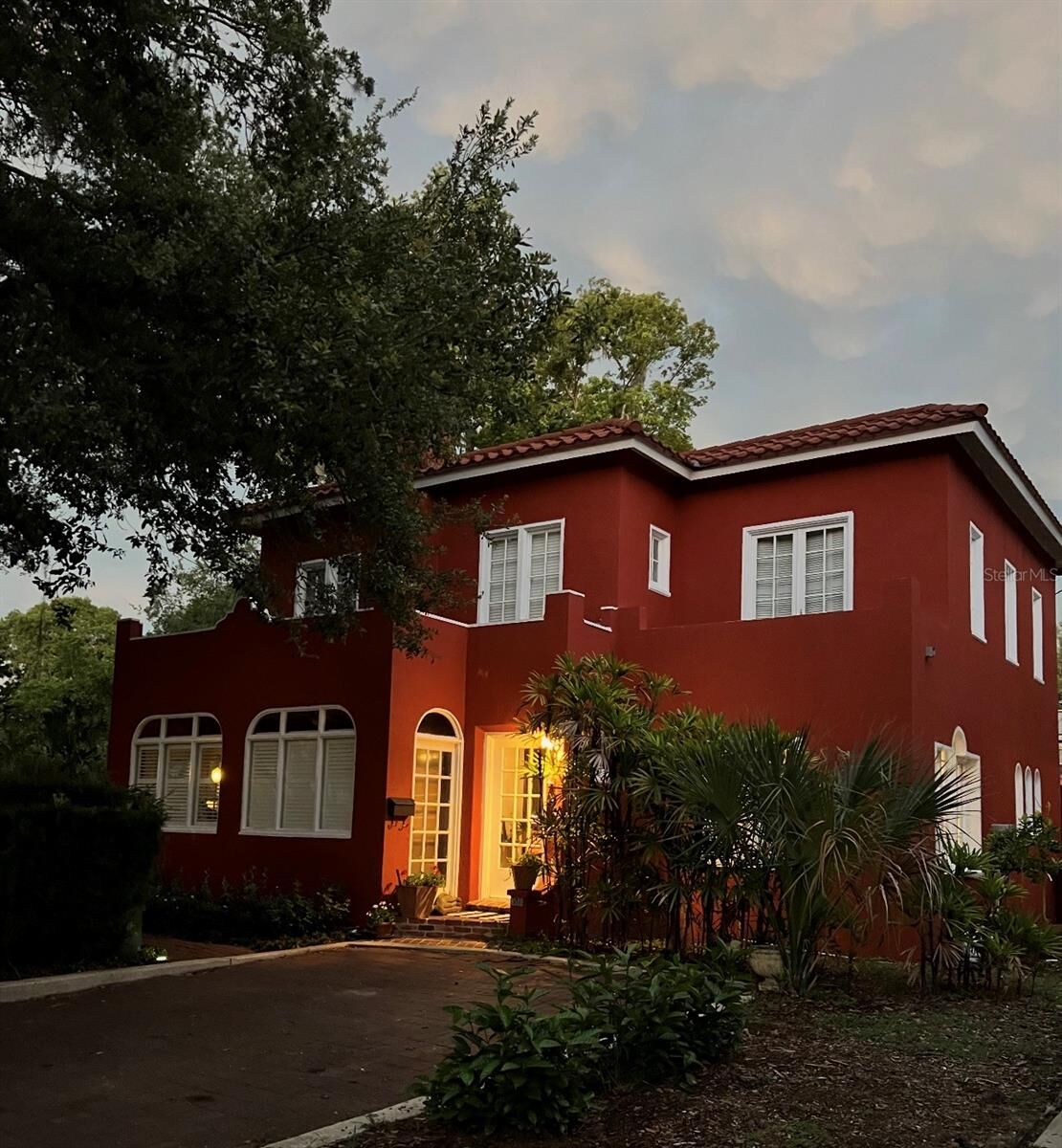 Property Photo:  318 Vitoria Avenue  FL 32789 