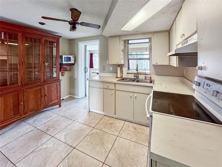 Property Photo:  934 Fundy Road  FL 34293 