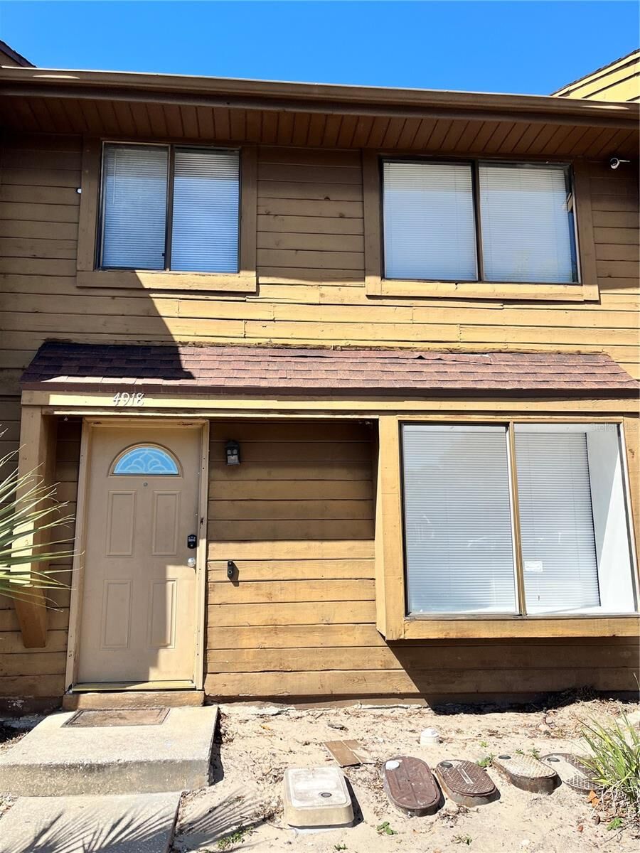 Property Photo:  4918 Silver Oaks Village F  FL 32808 