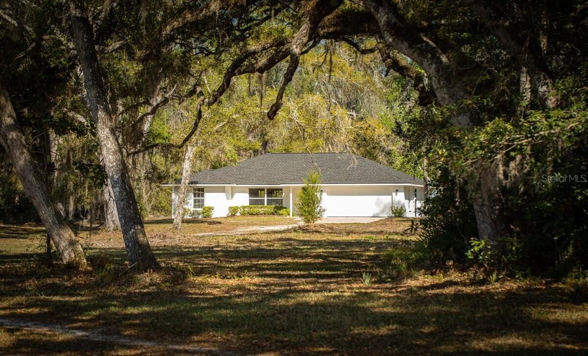 Property Photo:  957 NE 354th Avenue  FL 32680 