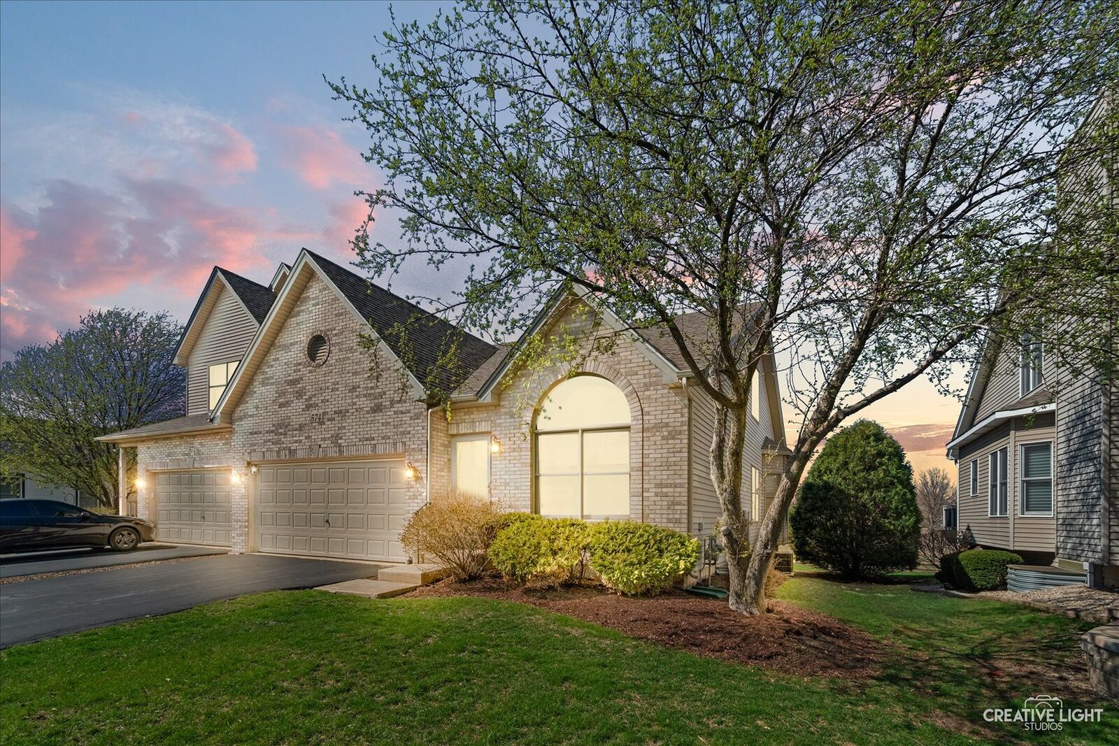 Property Photo:  574 Sudbury Circle  IL 60543 