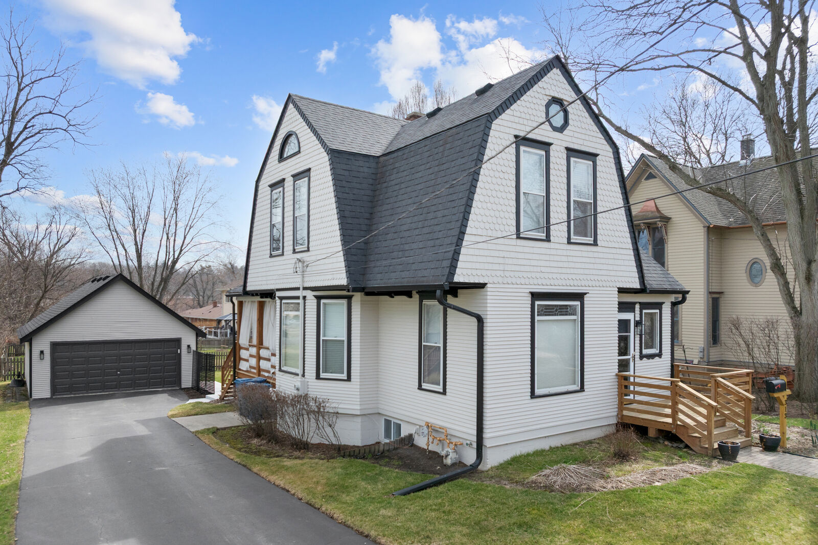 Property Photo: 313 S 1st Street IL 60118