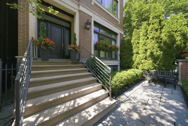 Property Photo:  2658 N Mildred Avenue  IL 60614 