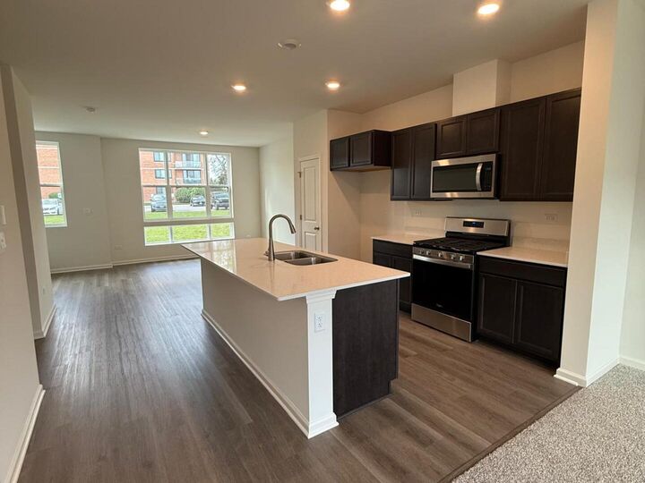 Property Photo: 347 Summit Circle IL 60148