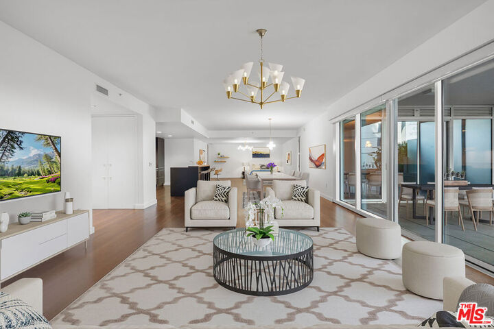 Property Photo:  6250 Hollywood Boulevard 4E  CA 90028 