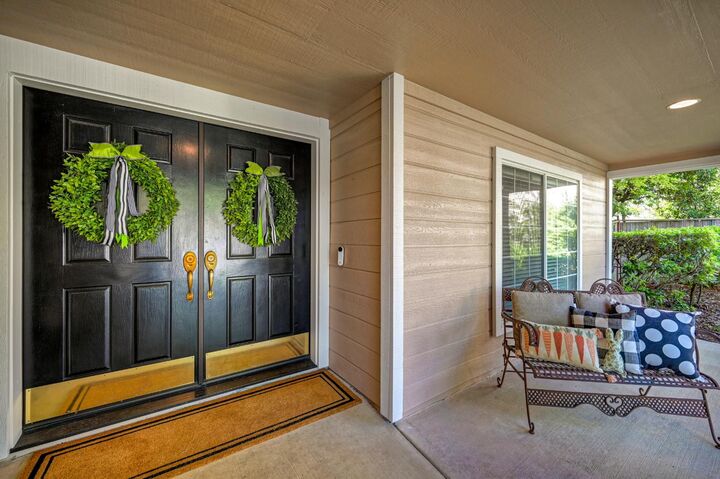 Property Photo: 411 Villeroy Court CA 95746