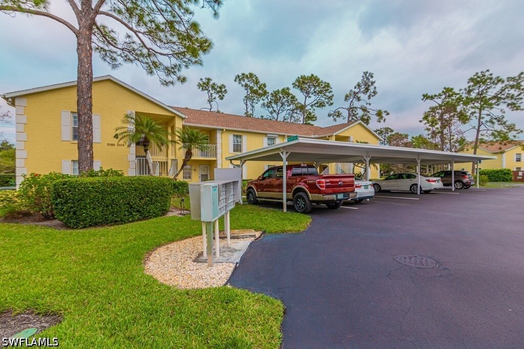 Property Photo: 2562 Kings Lake Boulevard FL 34112
