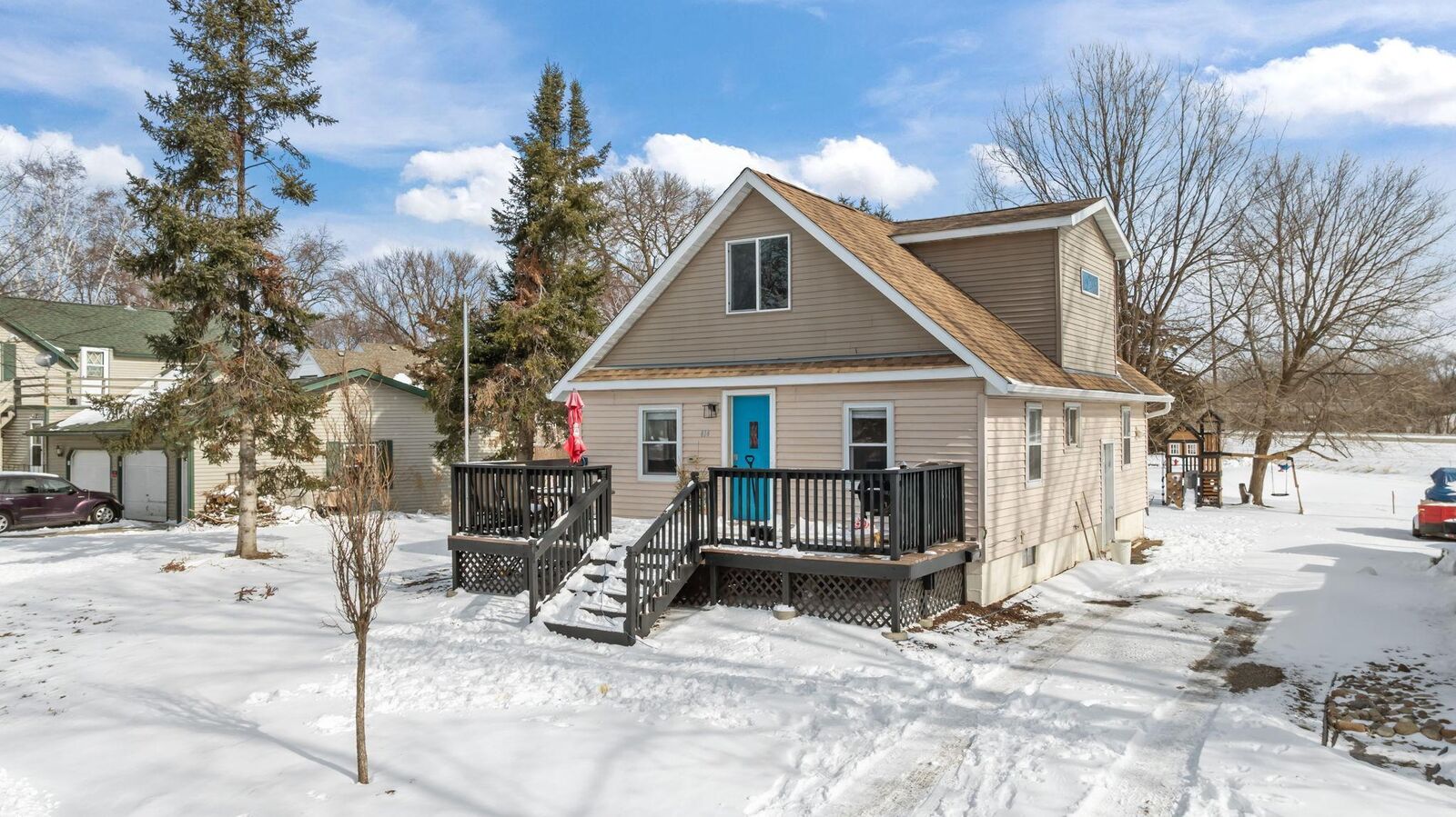 Property Photo: 614 Elliott Avenue N MN 55336