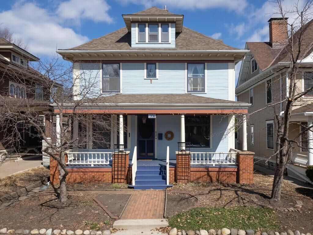 Property Photo:  937 Laurel Avenue  MN 55104 