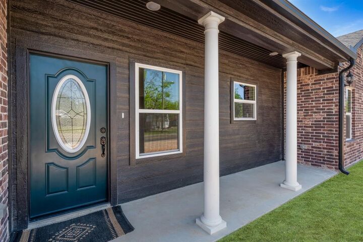 Property Photo: 808 Jefferson Street E TX 75482