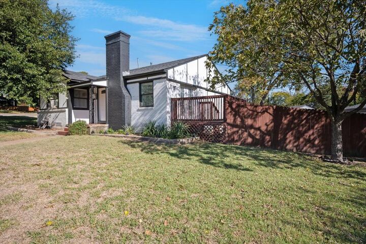 Property Photo:  2717 El Tivoli Drive  TX 75211 