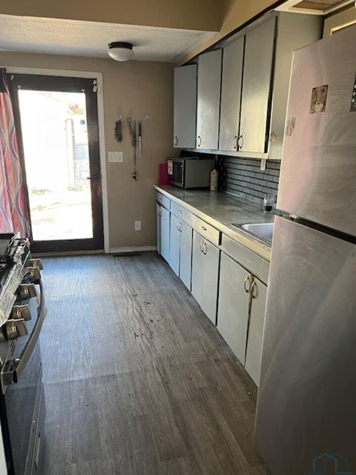 Property Photo:  921 34th St  IA 51104 