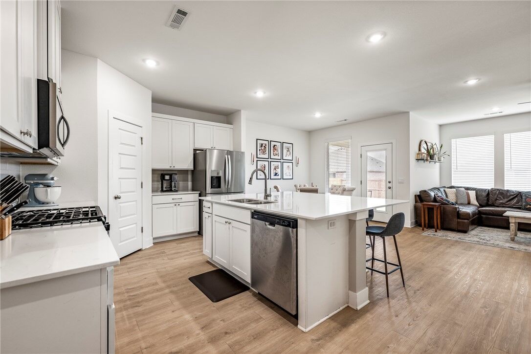 Property Photo:  2000 Hahn Street  AR 72751 