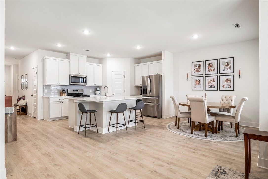 Property Photo:  2000 Hahn Street  AR 72751 
