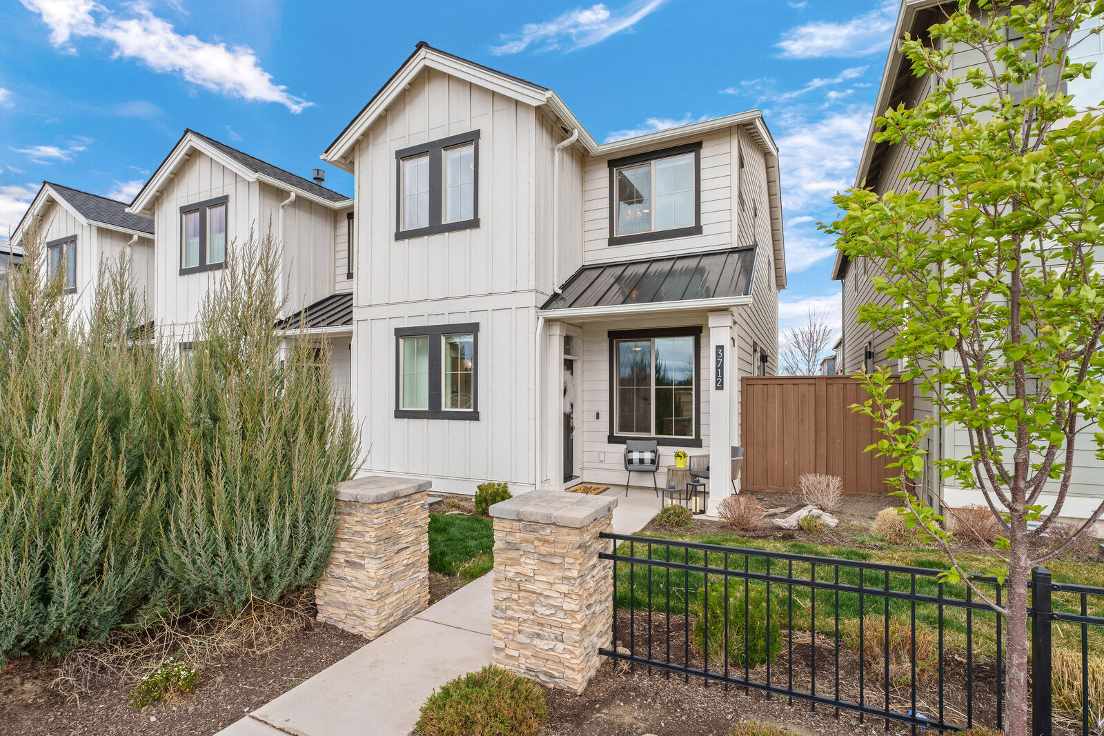 Property Photo: 3712 NE Petrosa Avenue OR 97701