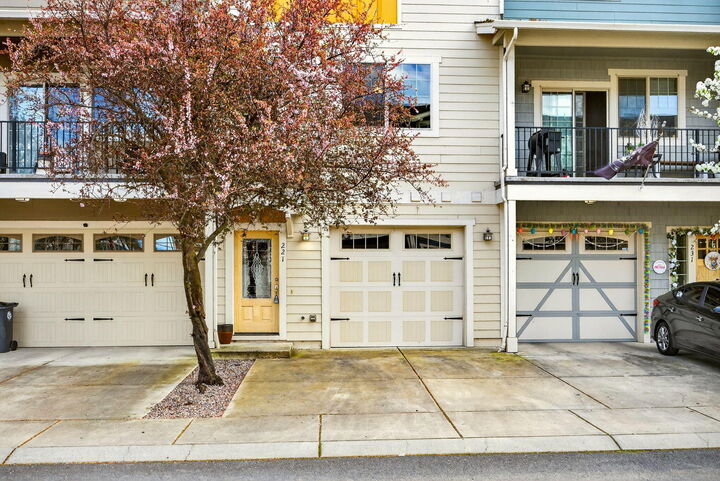 Property Photo:  221 Cherry Bark Lane  OR 97501 