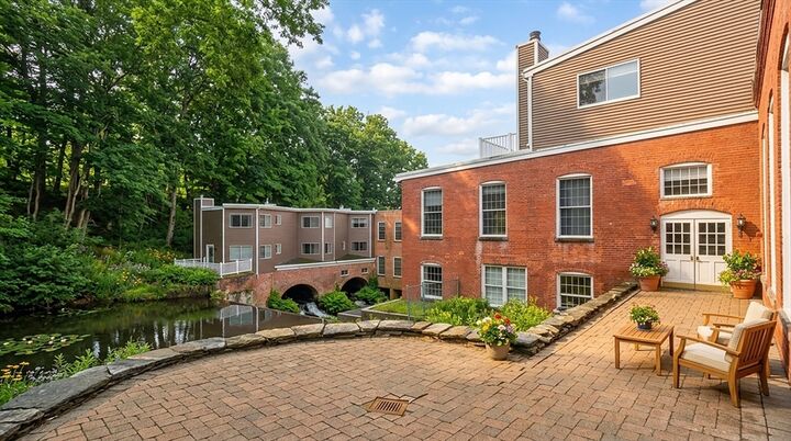 Property Photo: 124 College St 20 MA 01075