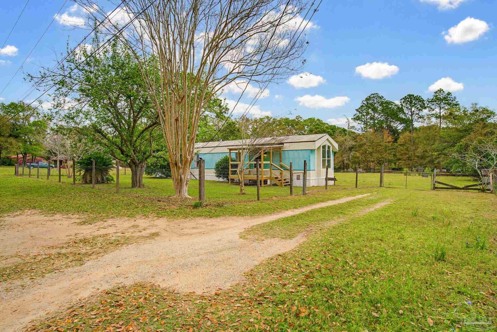Property Photo: 7216 Helms Rd FL 32526