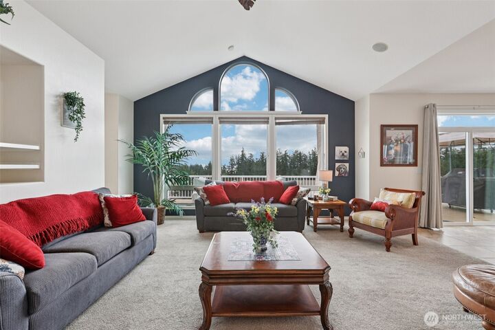 Property Photo: 14 Zermatt Court WA 98282