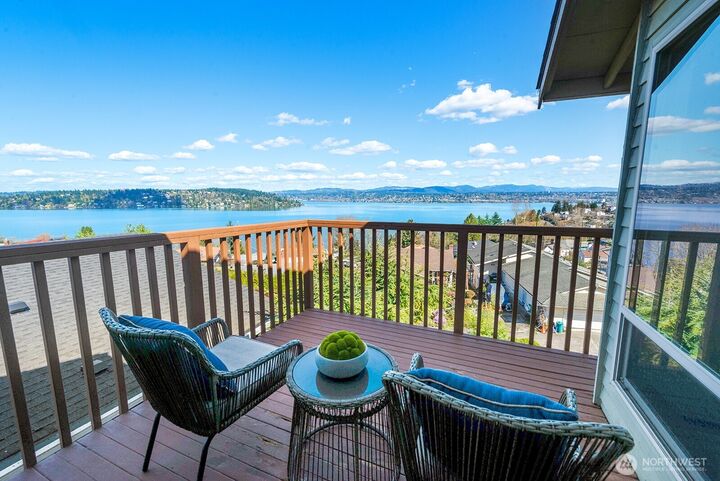 Property Photo: 9928 64th Avenue S WA 98118