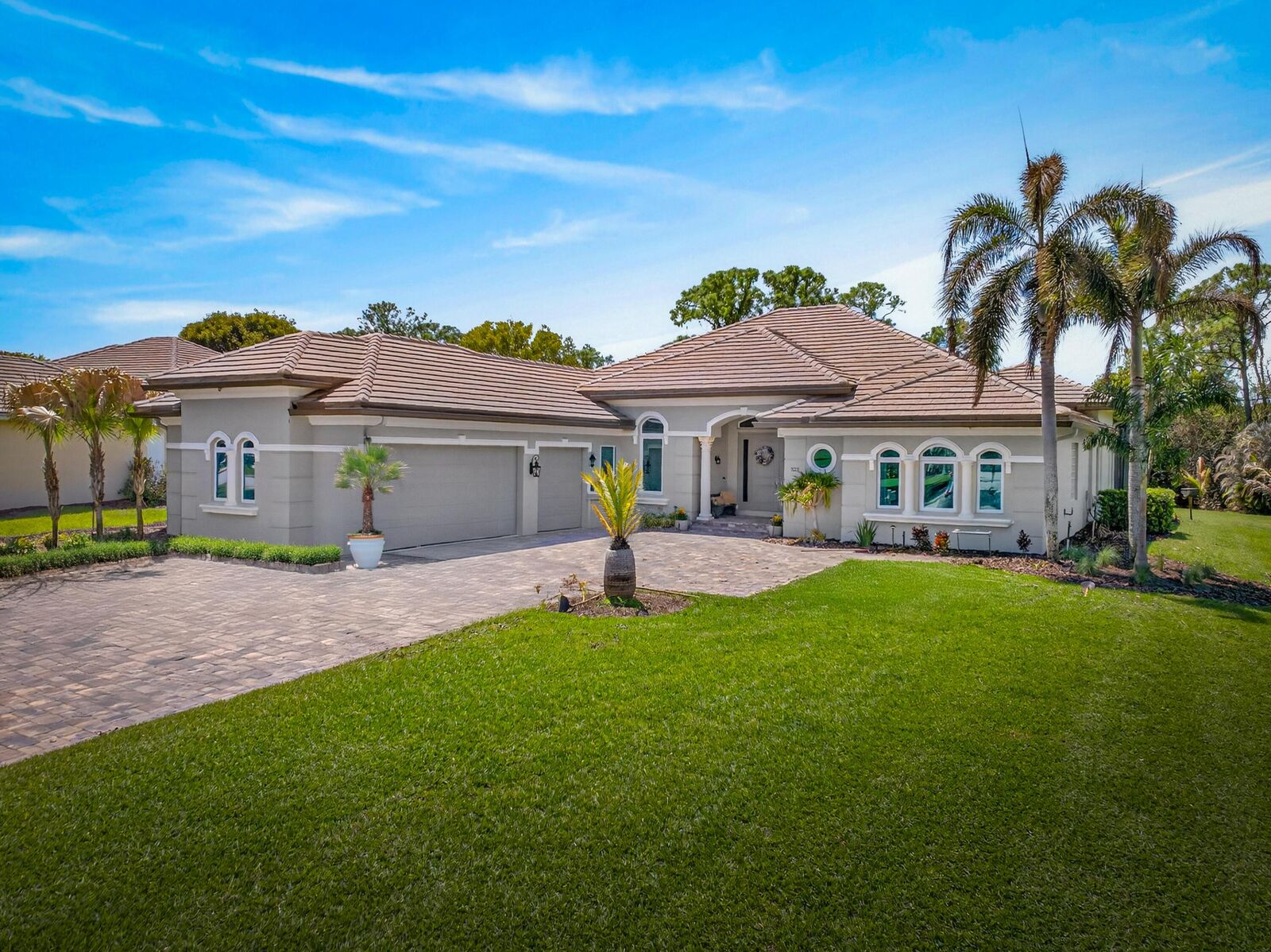 Property Photo:  523 SW Squire Johns Lane  FL 34990 