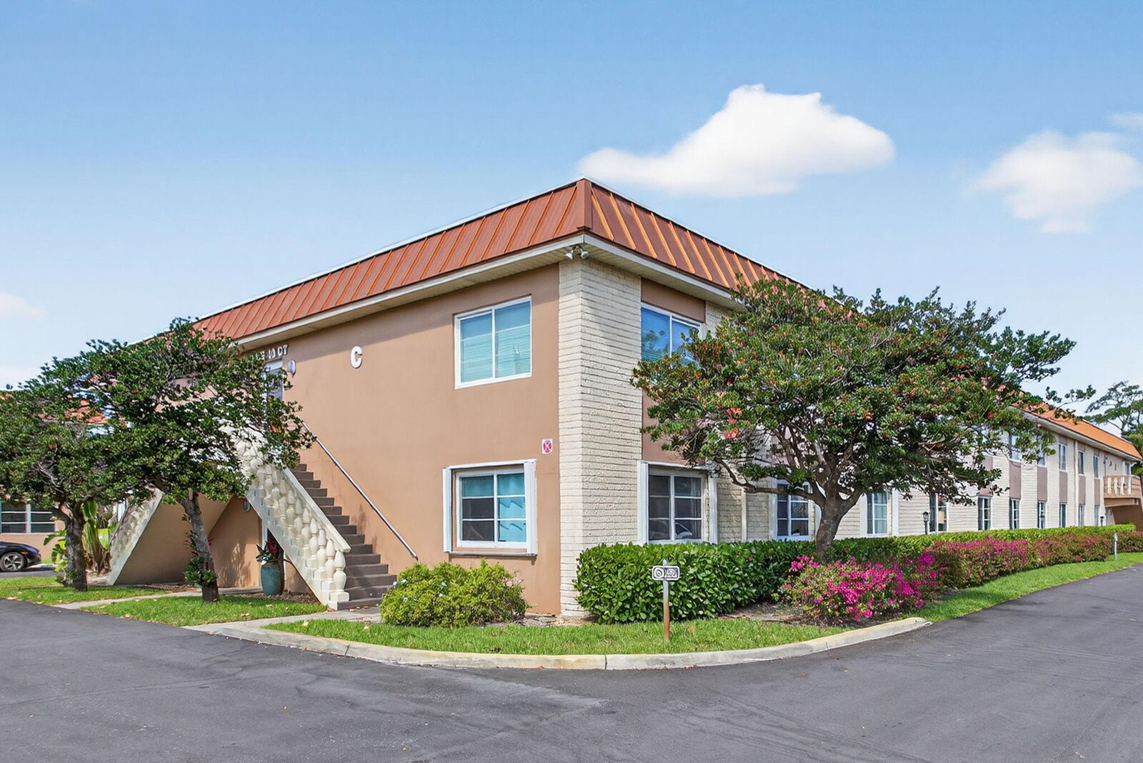 Property Photo:  9 NE 19th Court 214C  FL 33305 