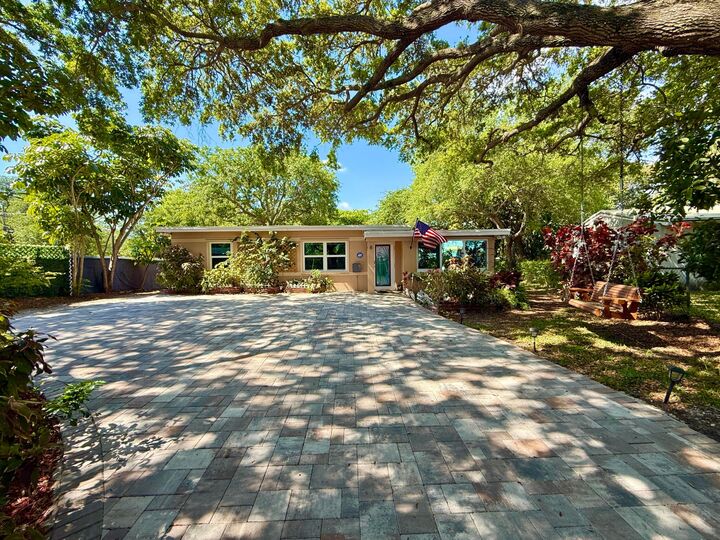 Property Photo:  8 Edmund Road  FL 33023 