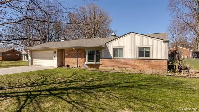 Property Photo:  3118 Fernbarry Court  MI 48328 