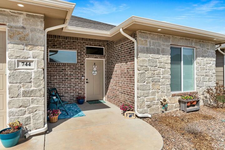 Property Photo:  744 N Thornton Ct  KS 67235 
