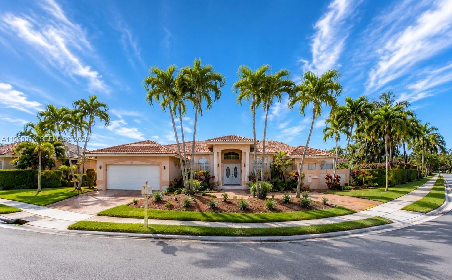 Property Photo:  392 Coconut Cir  FL 33326 