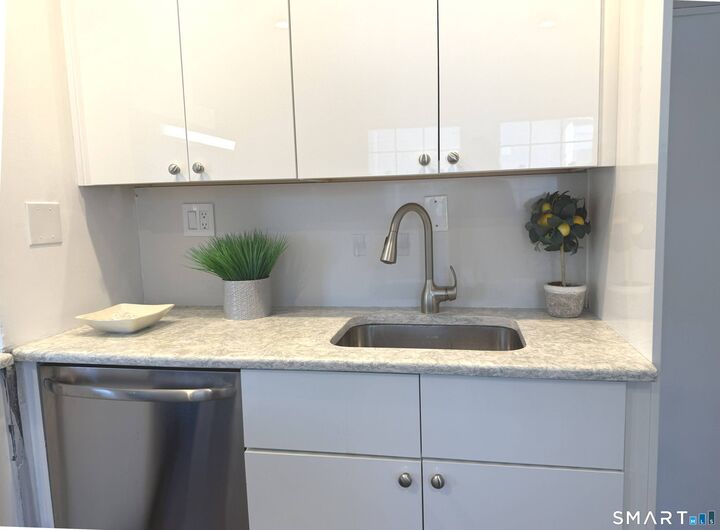 Property Photo:  25 Albin Road  CT 06902 