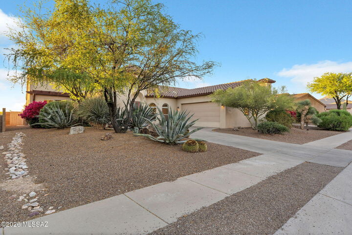 Property Photo: 12925 N High Hawk Drive AZ 85658