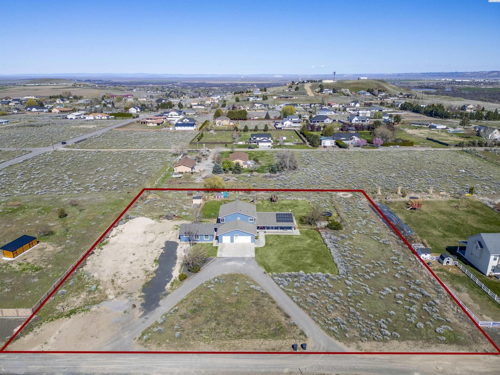 Property Photo: 5600 Laurel Drive WA 99353